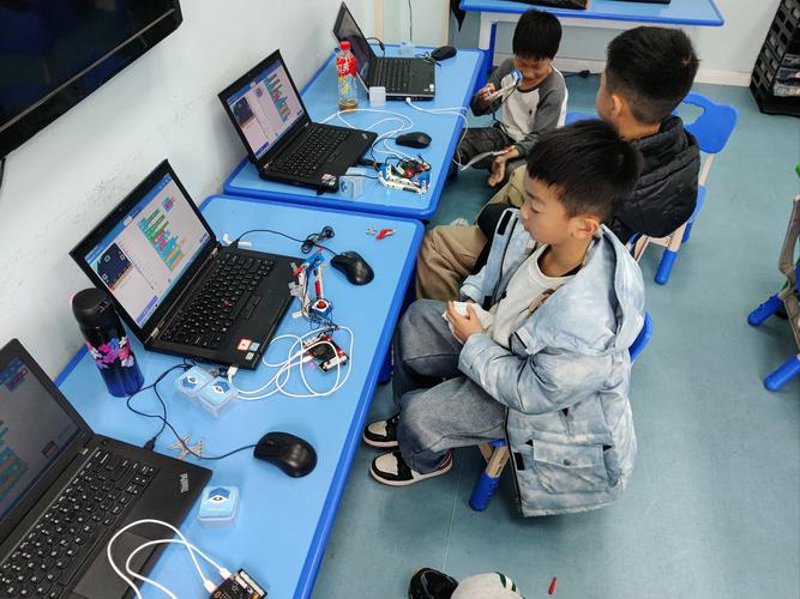 创客教育：让每一个孩子都能发光